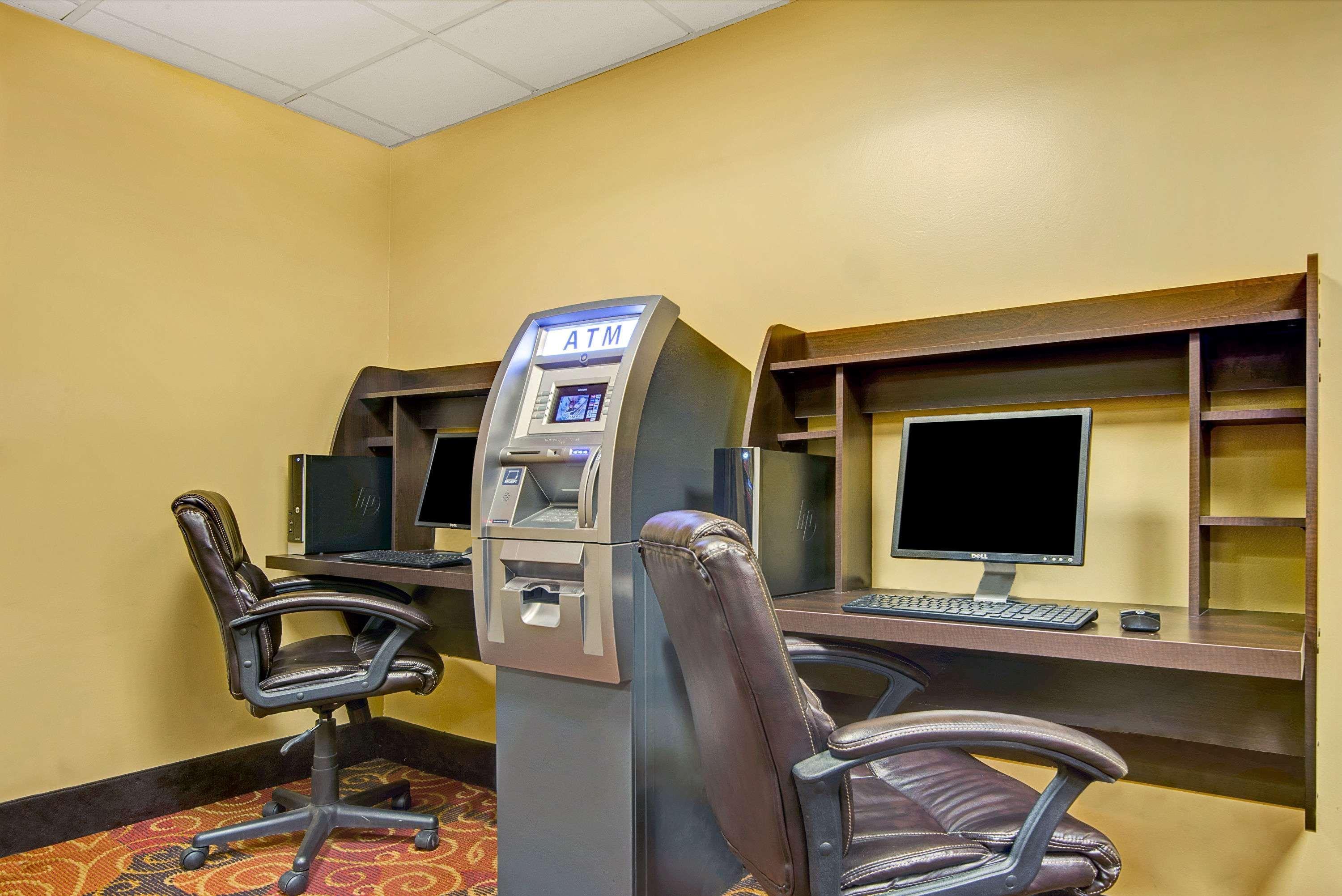 Super 8 By Wyndham Stamford/New York City Area מראה חיצוני תמונה